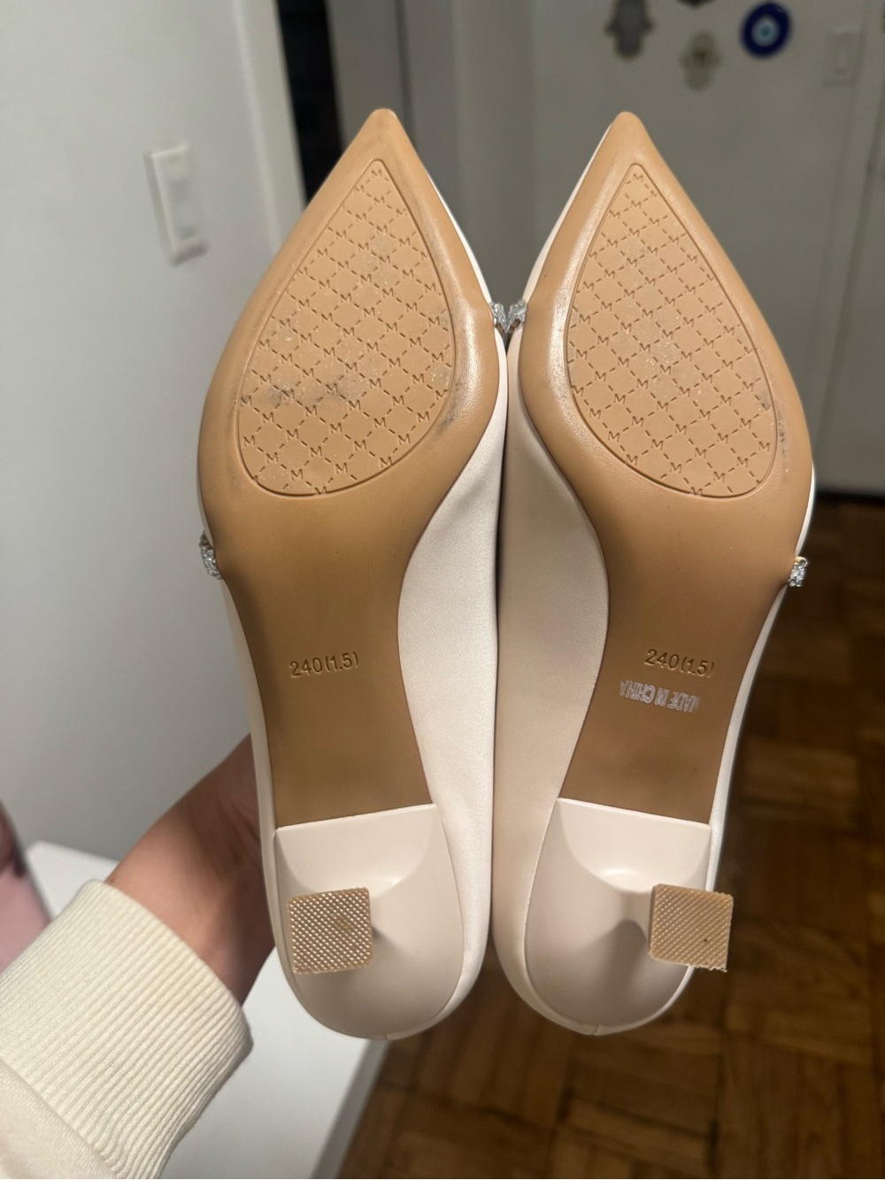 Stylish Pointed Heels - Picture 3 of 4